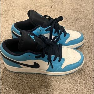 Low top jordan ones - 6.5 Youth